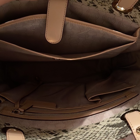 Michael Kors snakeskin purse for a MacBook - Picture 3 of 4